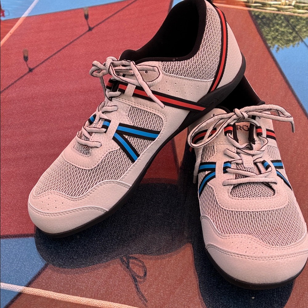zero prio Stylish Sneakers with Blue and Red Accents in excellent condition - Picture 3 of 9